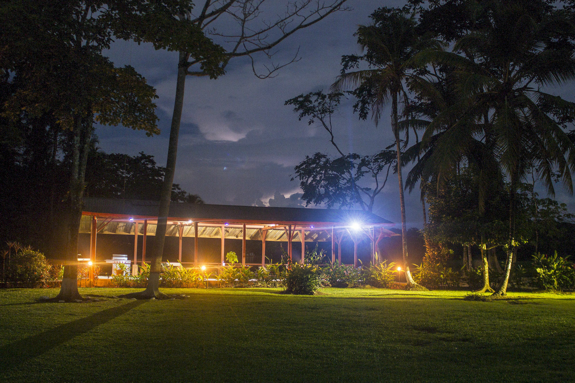 Lirio Lodge Barra de Pacuare Exterior photo